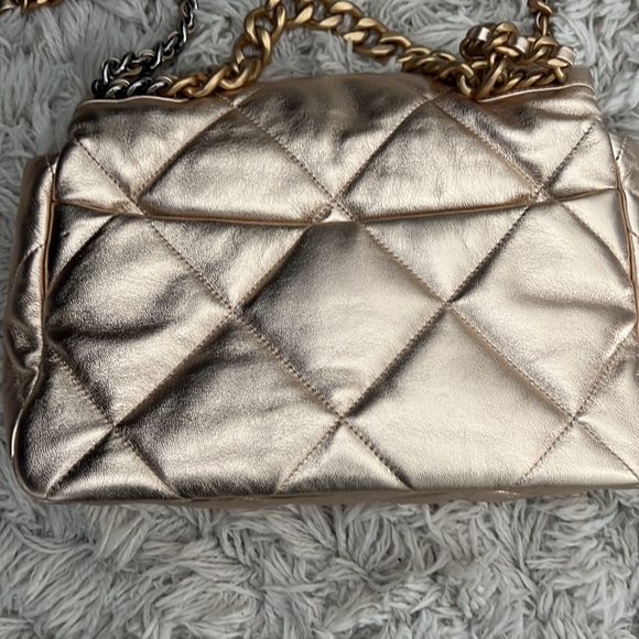 Chanel gold flap bag - Picture 5 of 7